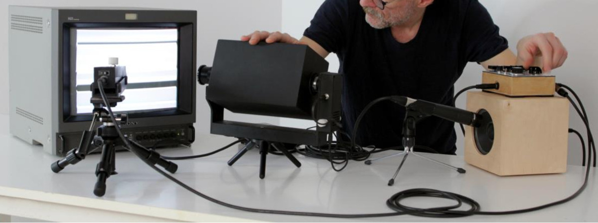 Kamer/Ton – a system for analog audio-video feedback