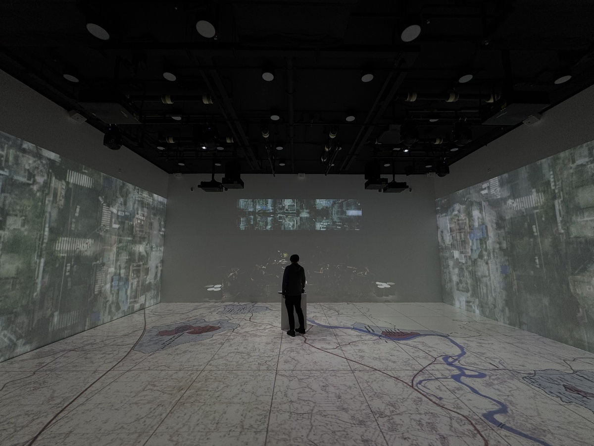 Turntable-Based Electronic Music and Embodied Audience Interaction